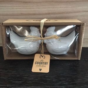 Rooster Chickens Salt and Pepper Shakers  Set of 2
